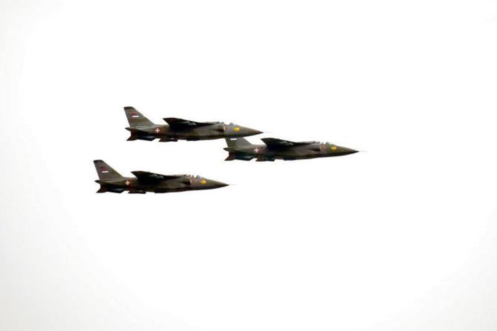 Jurofajter, F 16 i mig 29 u septembru nad Batajnicom