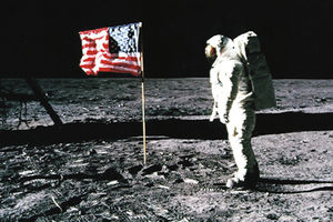 Nil Armstrong odbio da se zakune nad Biblijom da je hodao po Mesecu!