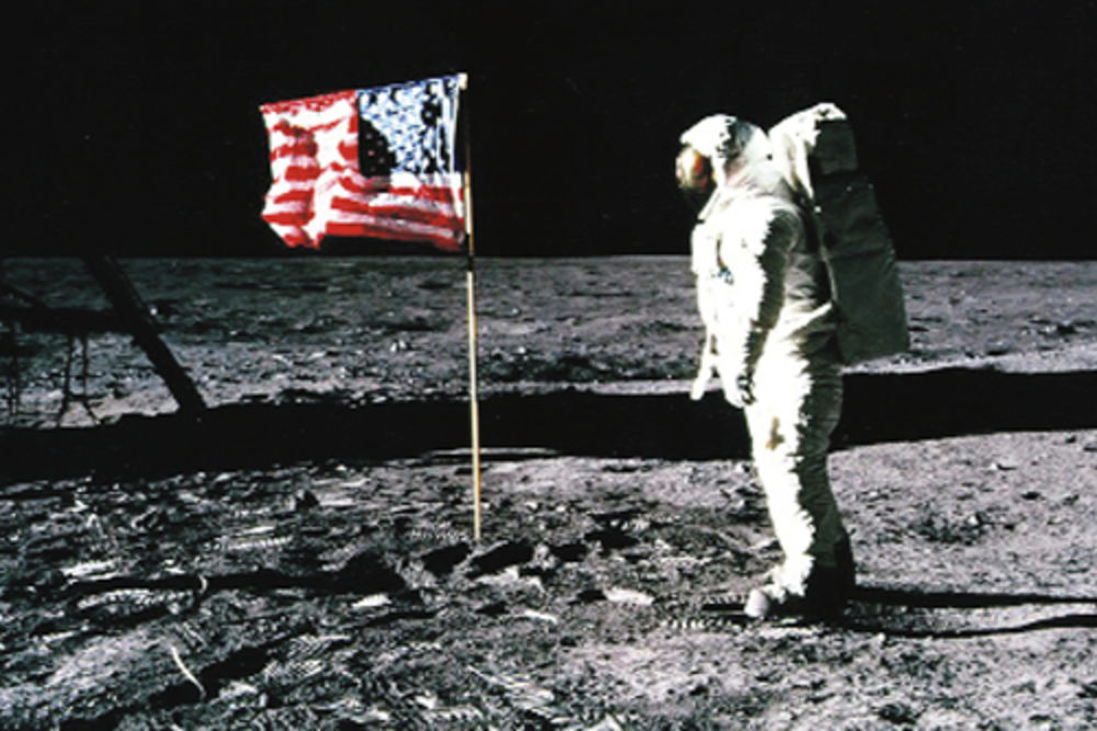 SVE TEORIJA ZAVERE O APOLU: Amerikanci nikada nisu sleteli na Mesec, sve je režirao Kjubrik!