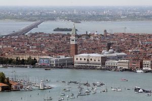 Karden Veneciji poklanja Palatu svetlosti