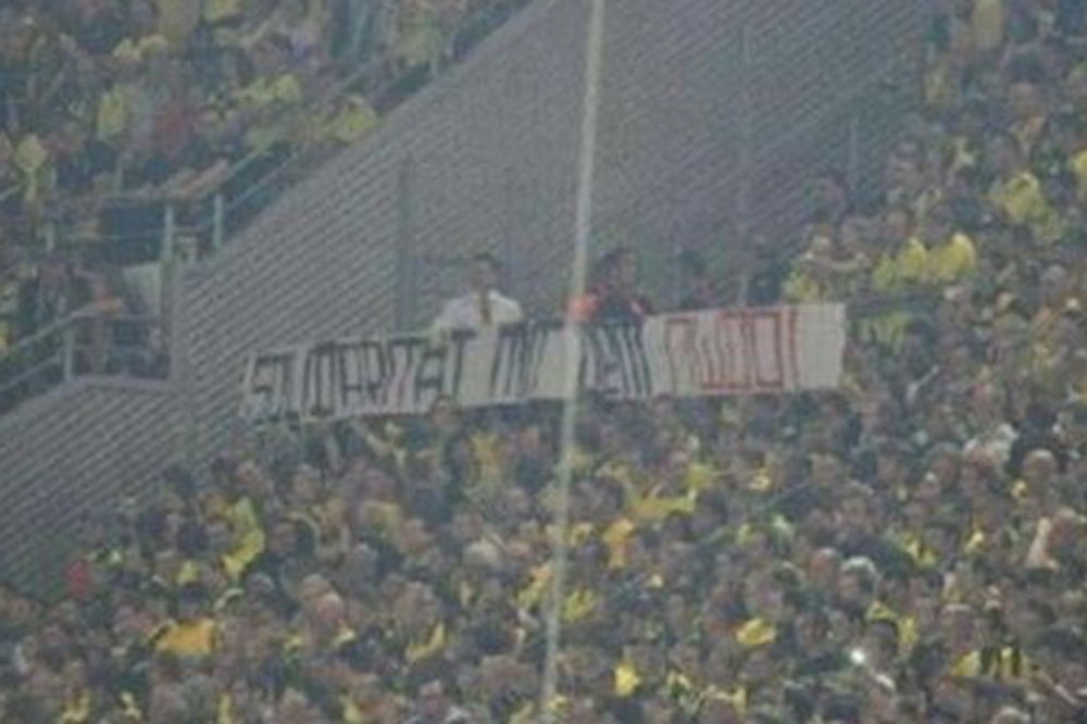 SKANDAL: Nacistički transparent na stadionu u Dortmundu