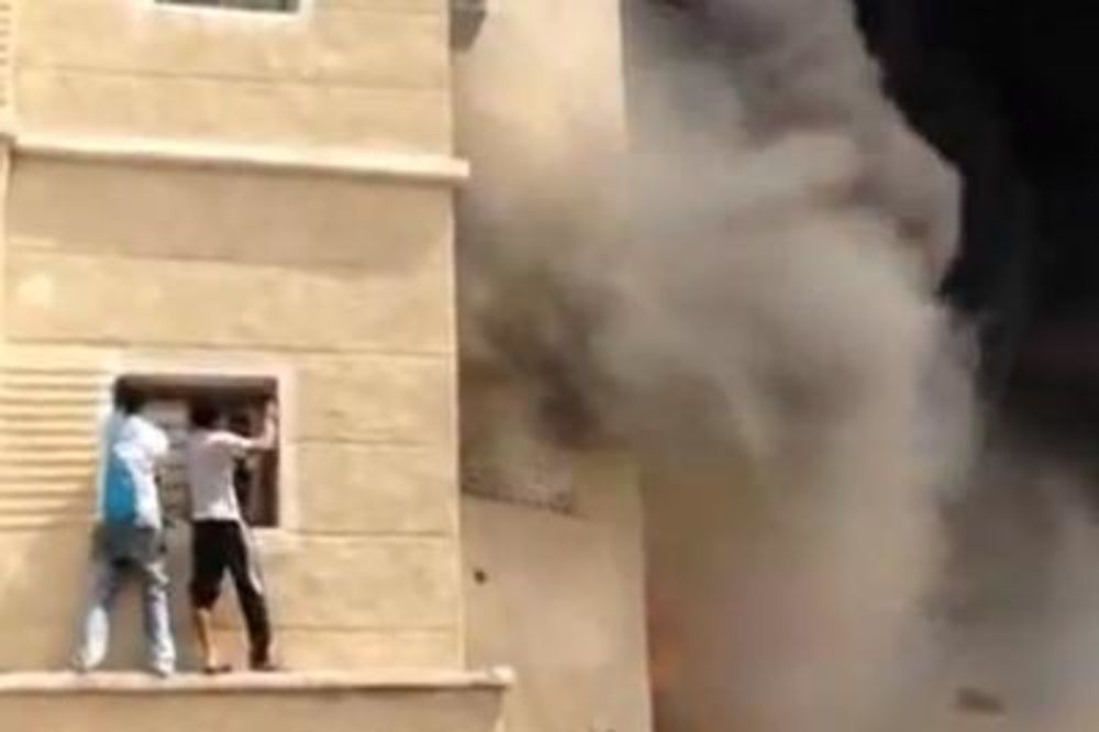 Pogledajte, tinejdžeri spasili dečaka iz zgrade u plamenu