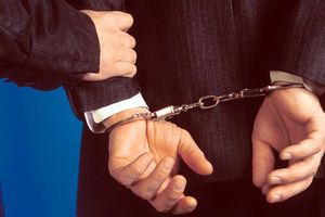 UHVAĆEN NA DELU: Inspektor uhapšen dok je primao mito od 10.000 evra