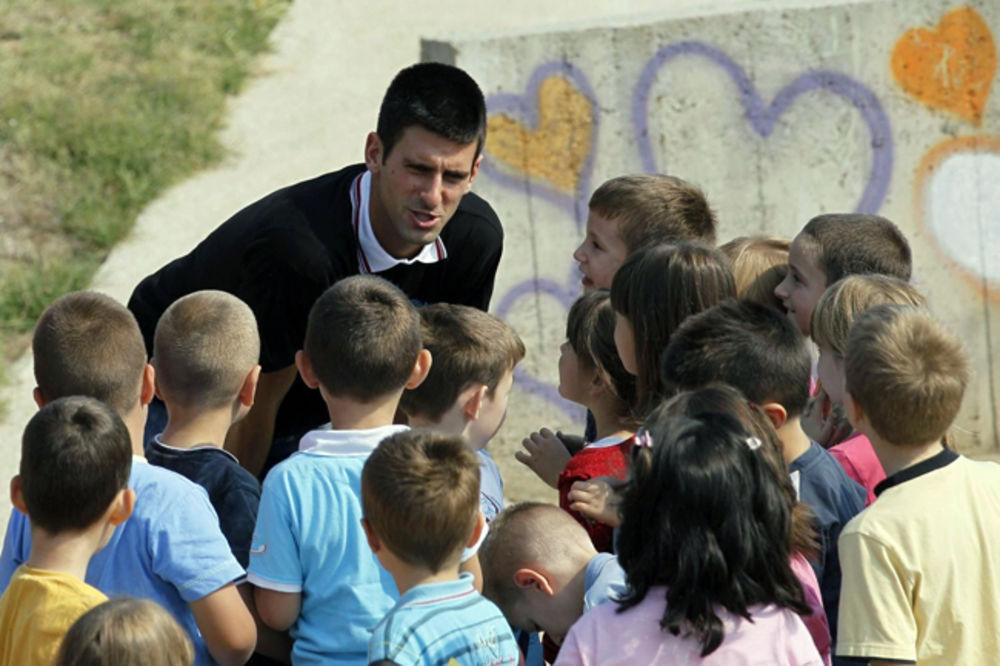 Nole prikuplja novac za decu iz Srbije