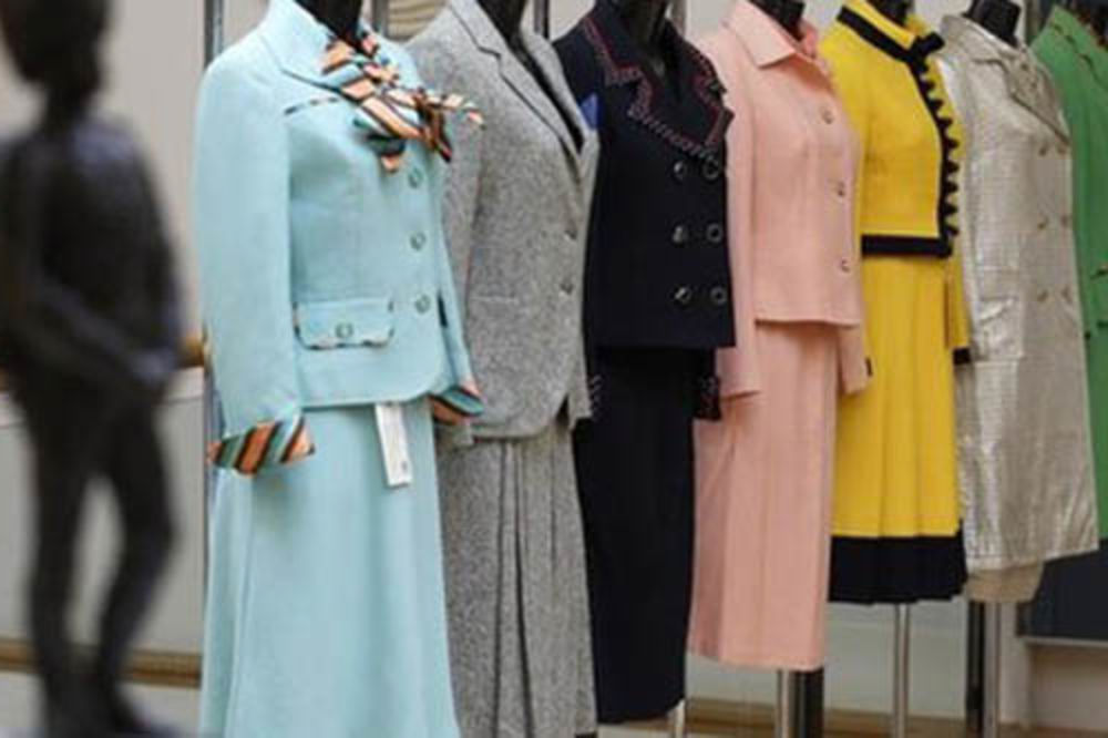 Kostimi Margaret Tačer prodati za 73.000 funti