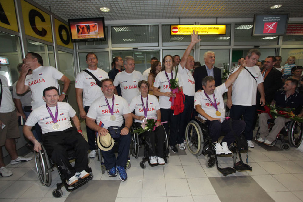 Paraolimpijci stigli u Beograd: Dočekali ih trubači