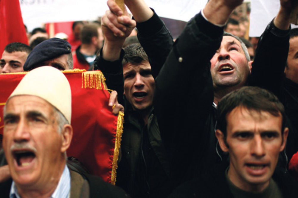 Albanci proslavljali provocirajući Srbe po Kosovu!