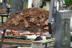 Kragujevac: Iskopavaju pokojnike zbog duga