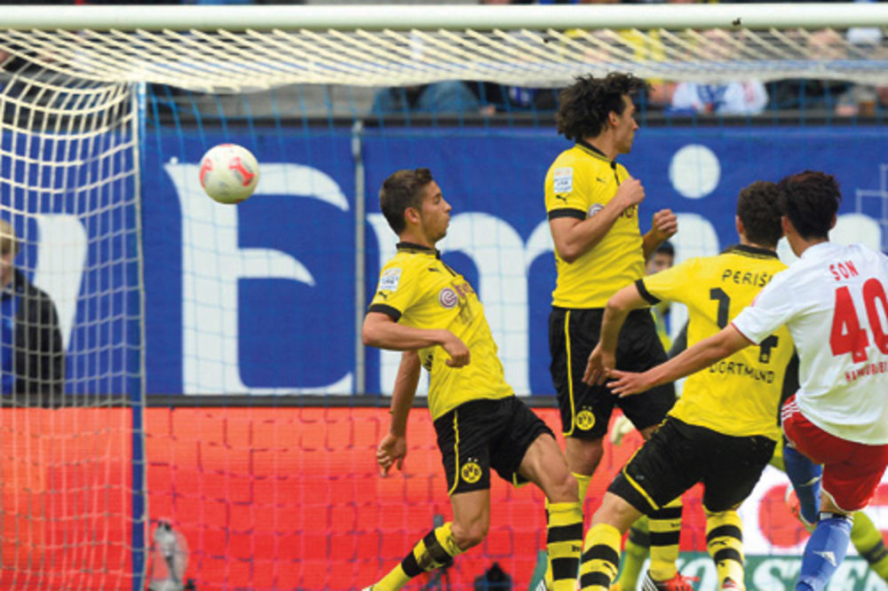 Fortuna šokirala Dortmund, Hamburger srušio Šalke