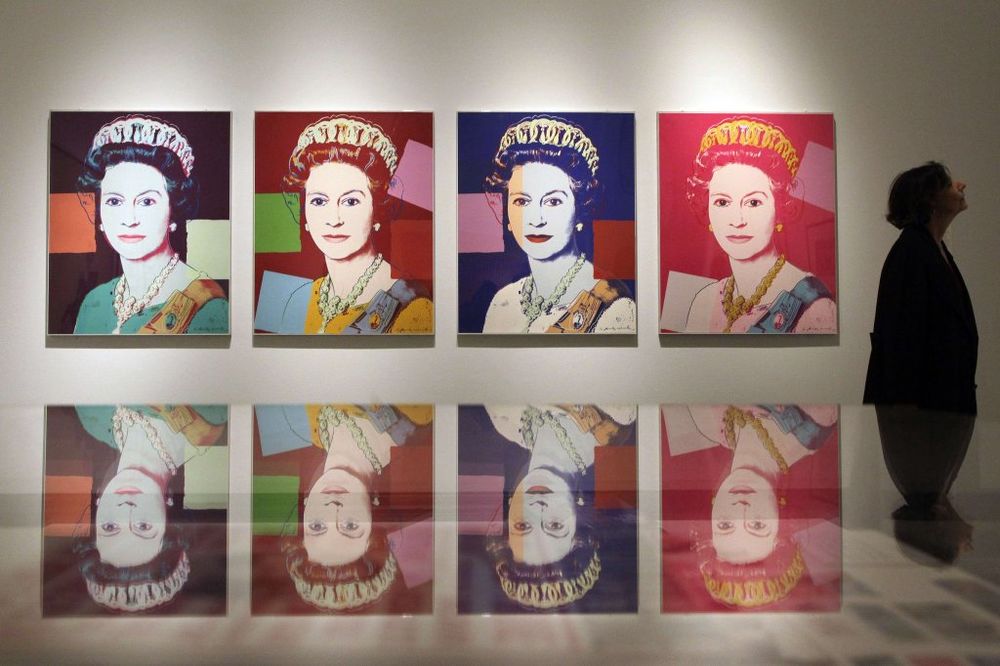 Britanska kraljica kupila Vorholove portrete