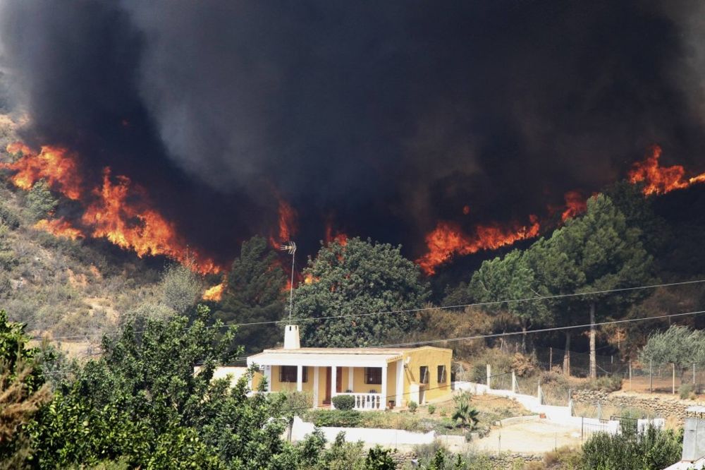 Požar kod Valensije, evakisano 2.000 ljudi