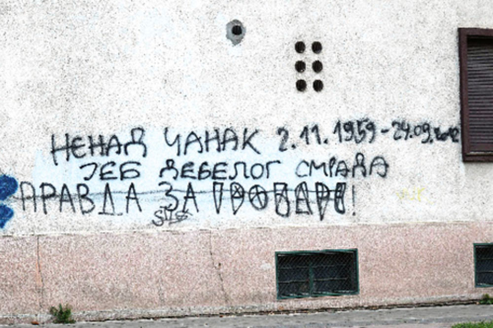 Preteći grafit protiv Čanka u Novom Sadu