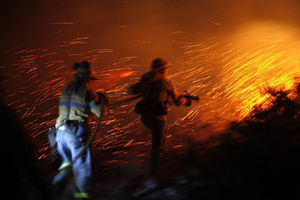 150 vatrogasaca obuzdava vatrenu stihiju kod Atine!