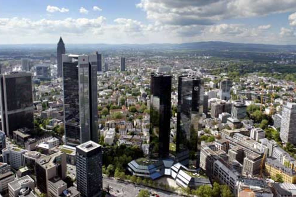 "Kosovo je Srbija" na konzulatu u Frankfurtu