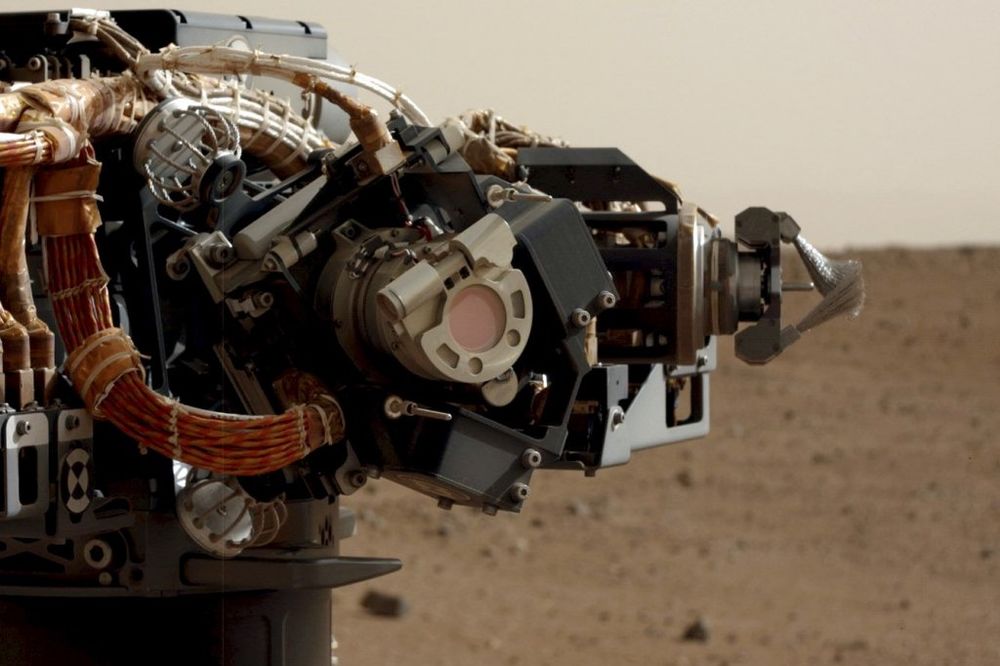 Kjuriositiju otpao plastični deo na Marsu
