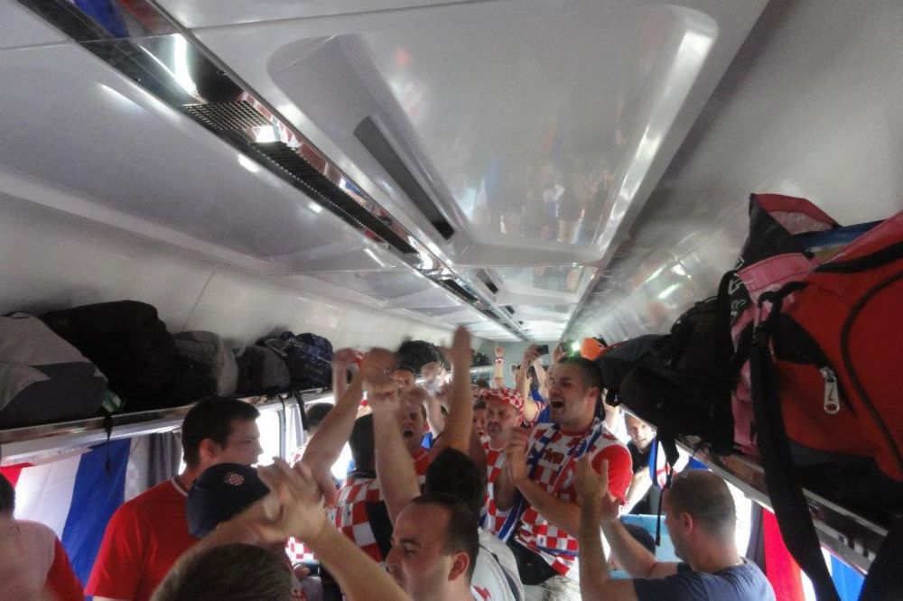Hrvatski navijači putuju vozom preko Srbije u Makedoniju