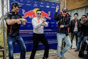 HISTERIJA: Vozači Formule plesali uz Gangnam stajl