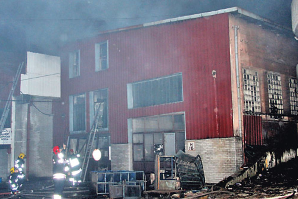 Lokalizovan požar u magacinu na Karaburmi