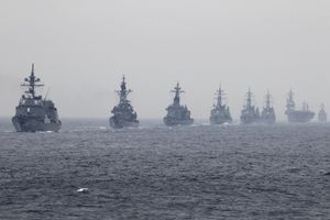 Kineski vojni brodovi idu ka japanskom ostrvu