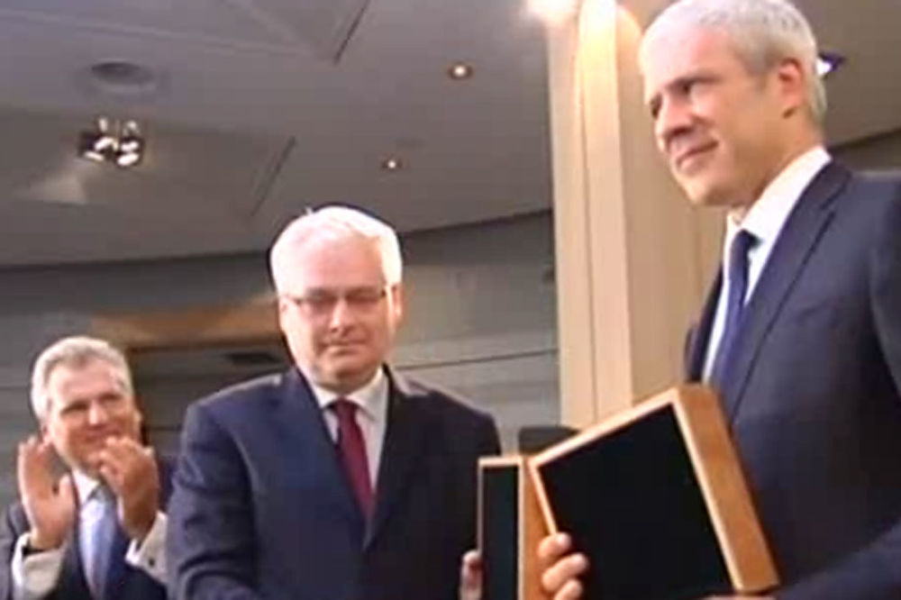 Tadić i Josipović primili evropska priznanja