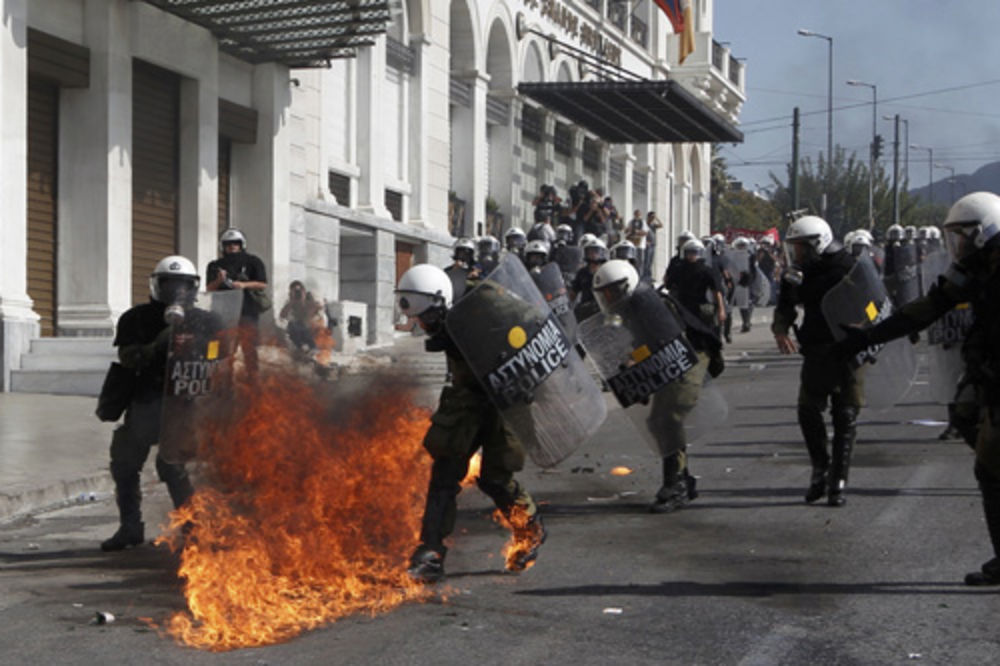 Sve stalo, cela Grčka štrajkuje