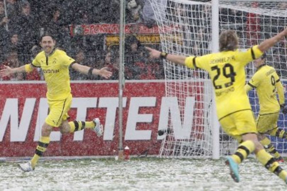 Gol Subotića u pobedi  Dortmunda