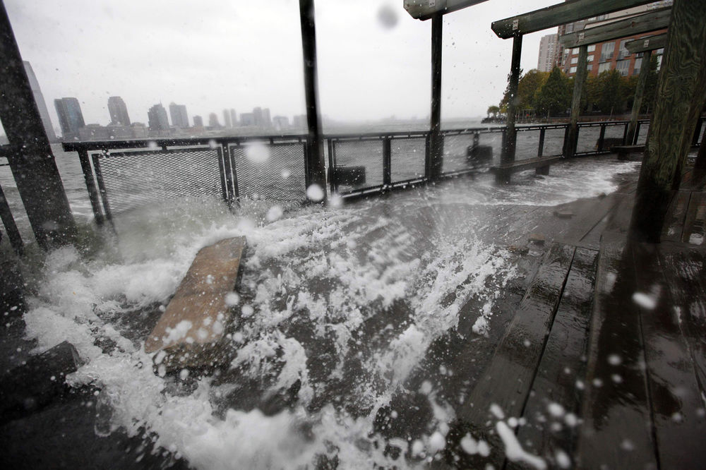Uragan Sendi menja prirodu, poplave na obalama SAD
