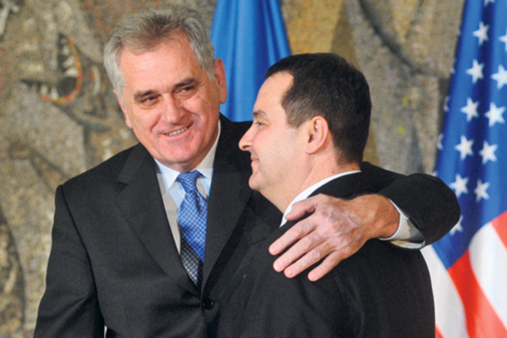 Nikolić i Dačić se šalili čekajući gošće