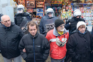 DRAMA: Zapaliću se ako mi sklone kiosk!