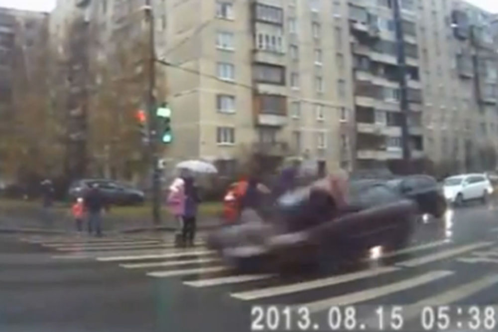 Bežeći od policijske potere pokosio grupu pešaka u Moskvi