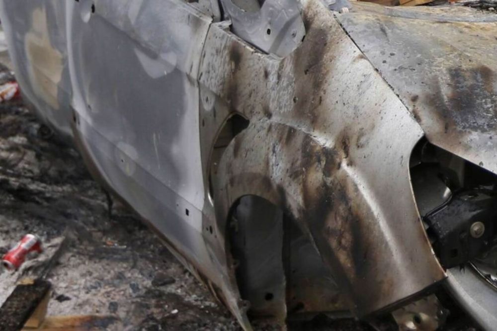 POLIVEN BENZINOM: Zapaljen automobil dnevnog lista Vijesti