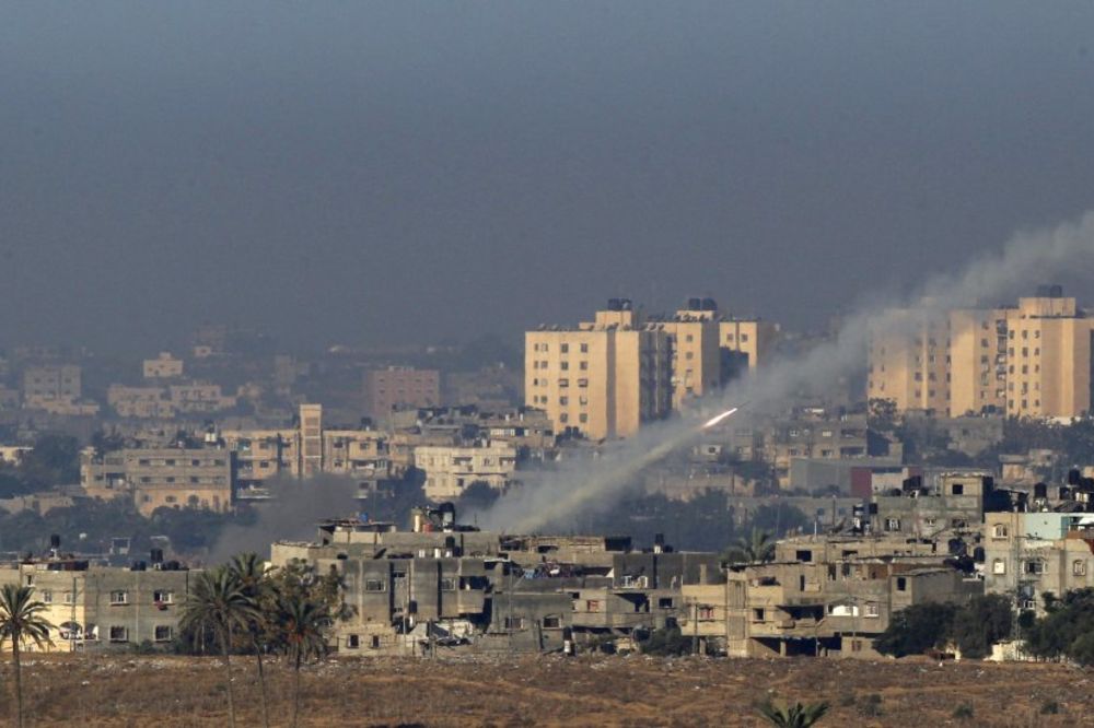 Palestinci pogodili stambenu zgradu na jugu Izraela