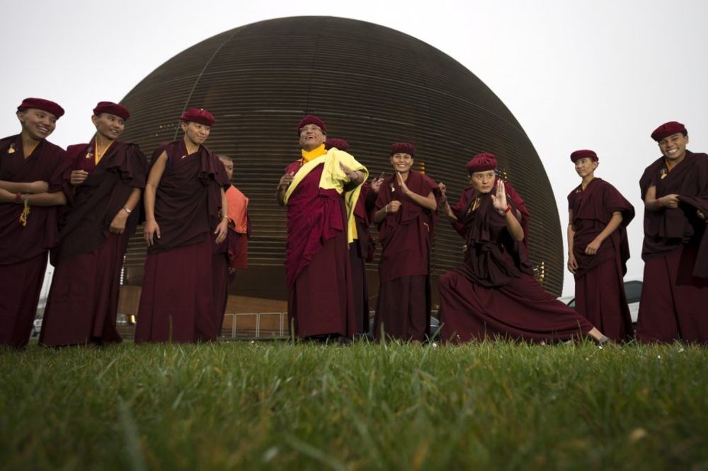 Kung-fu monahinje fizičarima CERN pokazale kosmičku energiju!