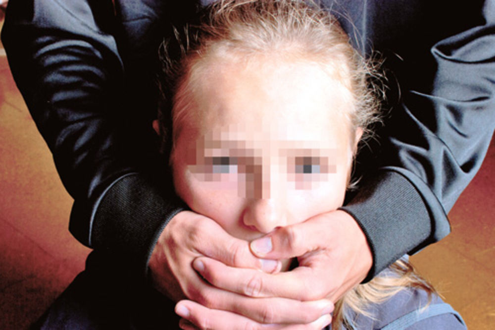 SEKSUALNI MANIJAK: U javnom toaletu silovao maloletnu rođaku!