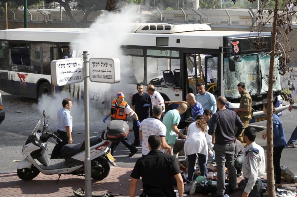 Bomba raznela gradski autobus u Tel Avivu