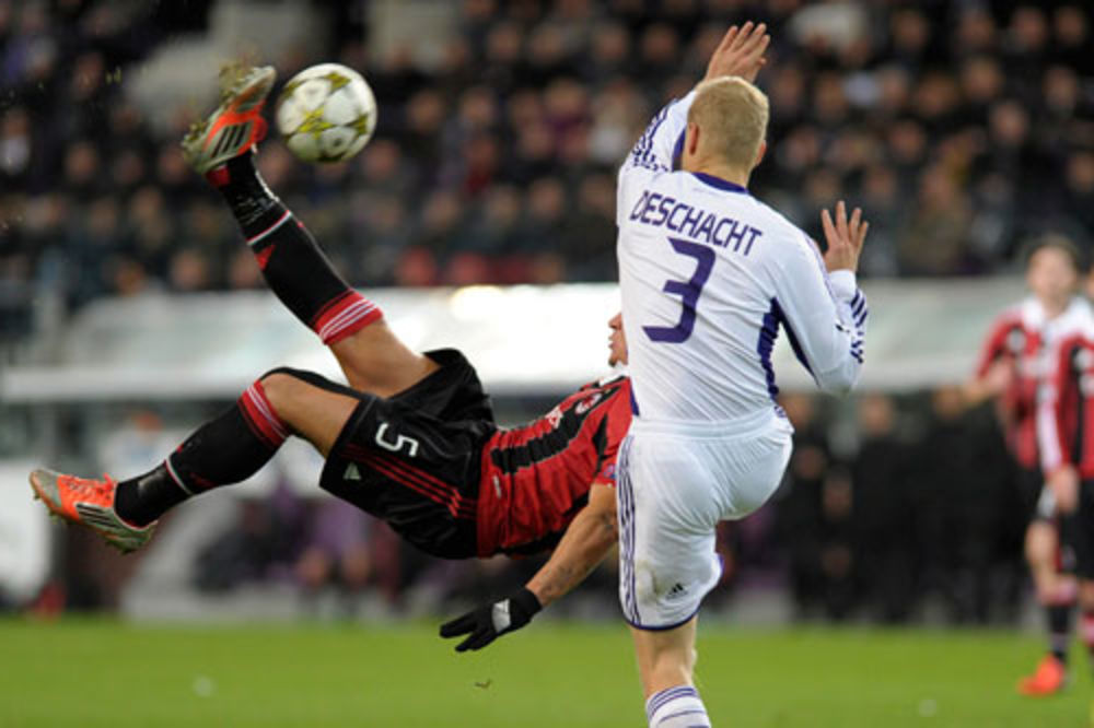 Ludi navijač Milana: Ovako je Mekses postigao gol