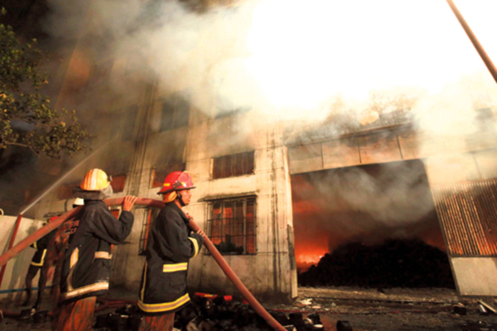 Bangladeš: Radnici zapalili fabriku, traže veću novčanu pomoć