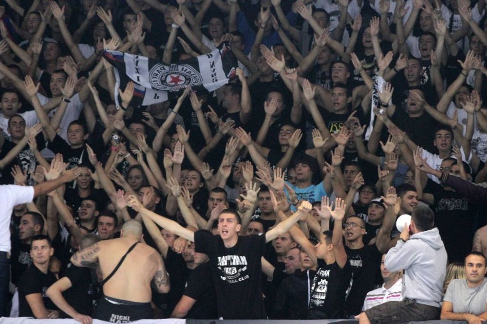 Maskolijunas: Brinu nas ludi navijači Partizana