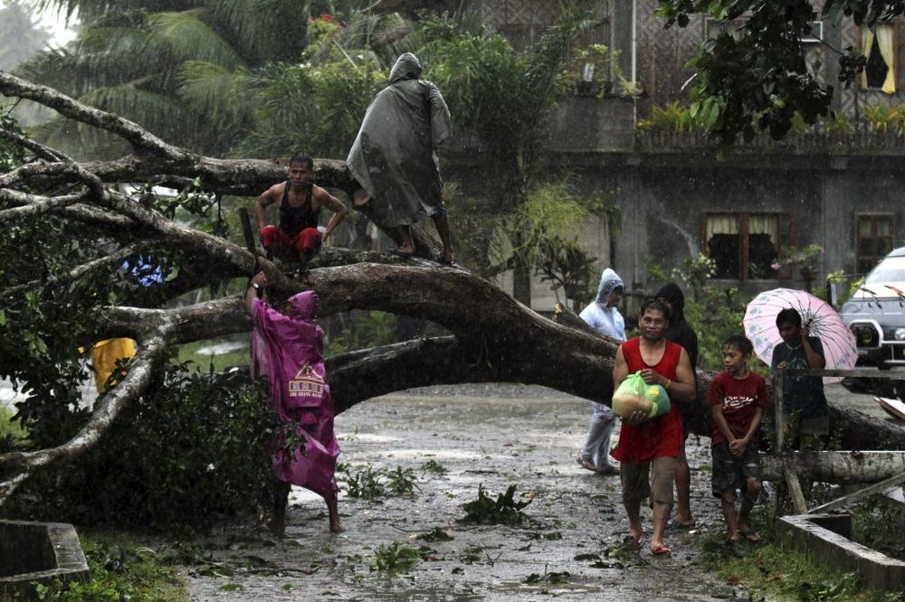 Više od 200 mrtvih u tajfunu na Filipinima