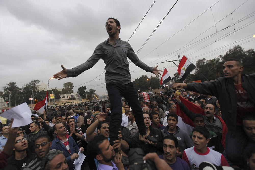 Opšta tuča Morsijevih pristalica i protivnika u Kairu