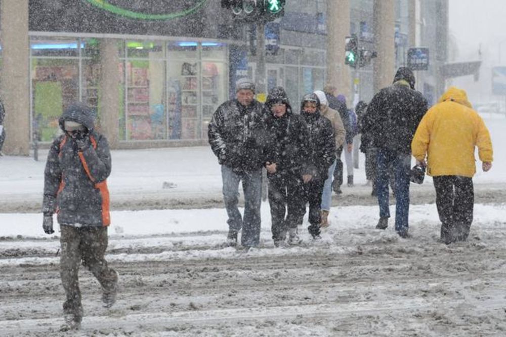 Zbog leda u Novom Sadu više od 20 lomova ruku i nogu