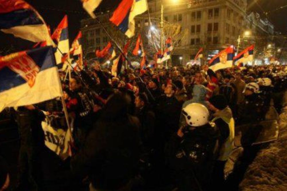 Protestna šetnja pokreta NAŠI kroz centar Beograda
