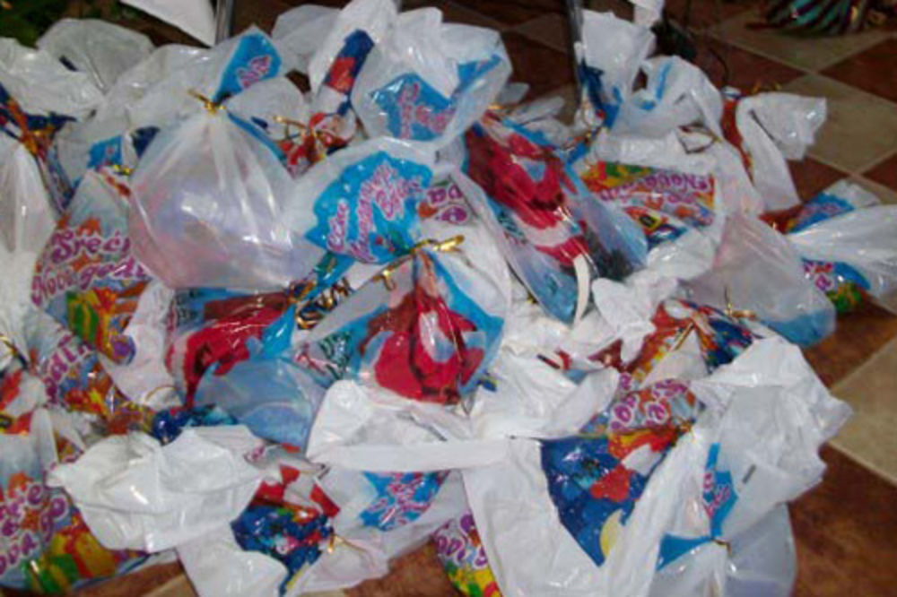 SRAMOTA U NOVOM SADU: Lopovi ugroženoj deci ukrali novogodišnje paketiće!