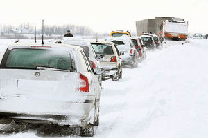 EVAKUACIJA: 7 putnika u 4 vozila zaglavljeno u snegu