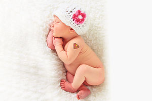 LEKARI BILI U POTPUNOM ŠOKU: Tek rođena beba bila trudna sa blizancima!
