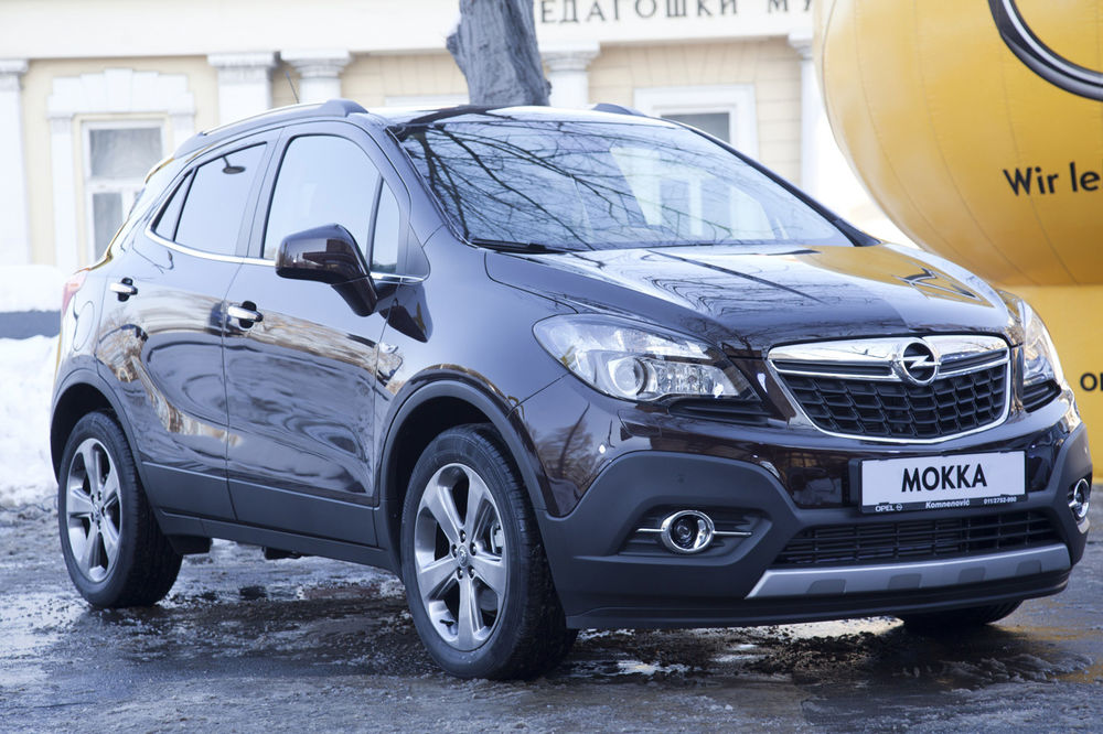 Opel dovezao moku i astru sedan u Srbiju