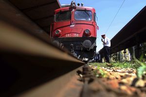 VOZIO 20 NA SAT: Međunarodni voz iskliznuo iz šina u Grdeličkoj klisuri!