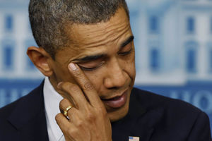 Obama u Njutonu sa porodicama žrtava