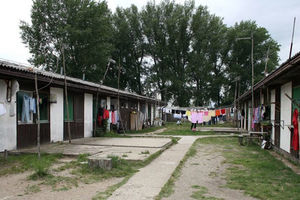 Zatvoren kolektivni centar za izbeglice kod Deliblata