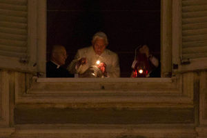 Papa zapalio božićne sveće na Trgu svetog Petra